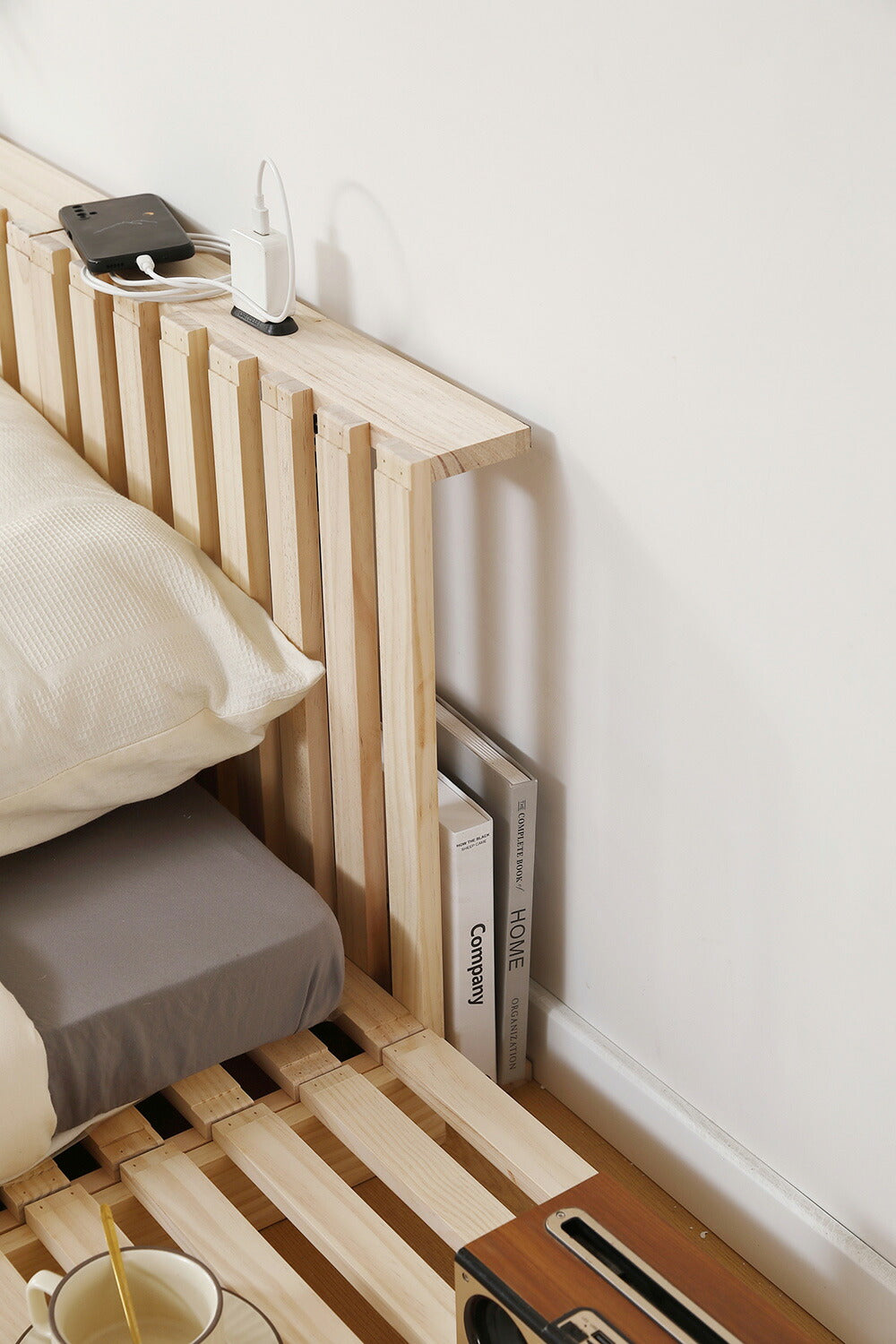 【16枚セット】パレットベッド すのこベッド コンセント付き 天然パイン材 ローベッド 50*50cm 組み換え自由 木製 天然木 軽量 ベッド パレット ロータイプ ベッドフレーム お掃除ロボ対応