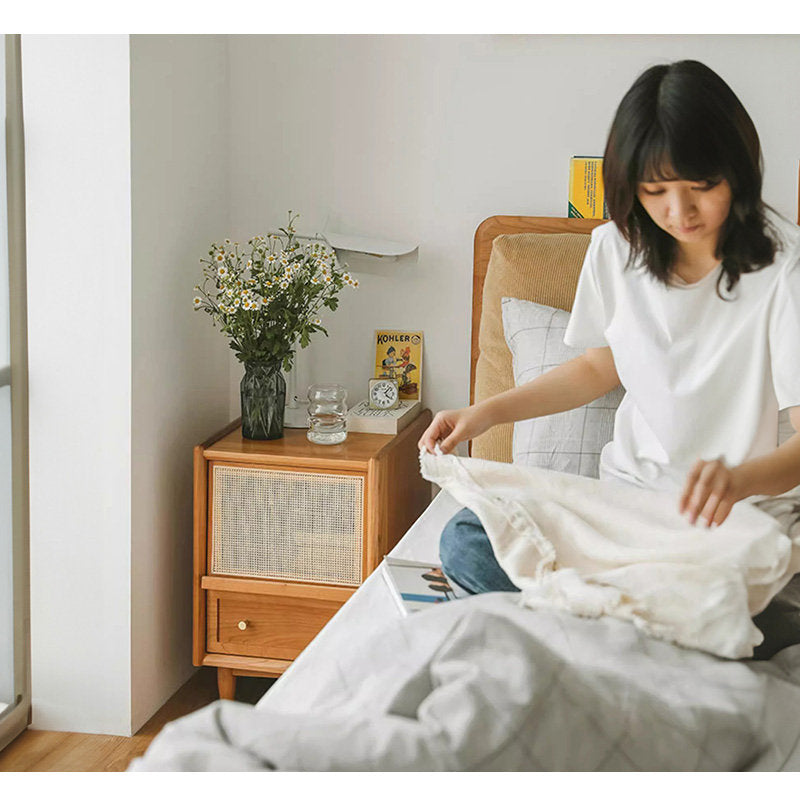 Casaconer | ナイトテーブル・木製・天然木・おしゃれ・シンプル・収納付き・小物収納・47