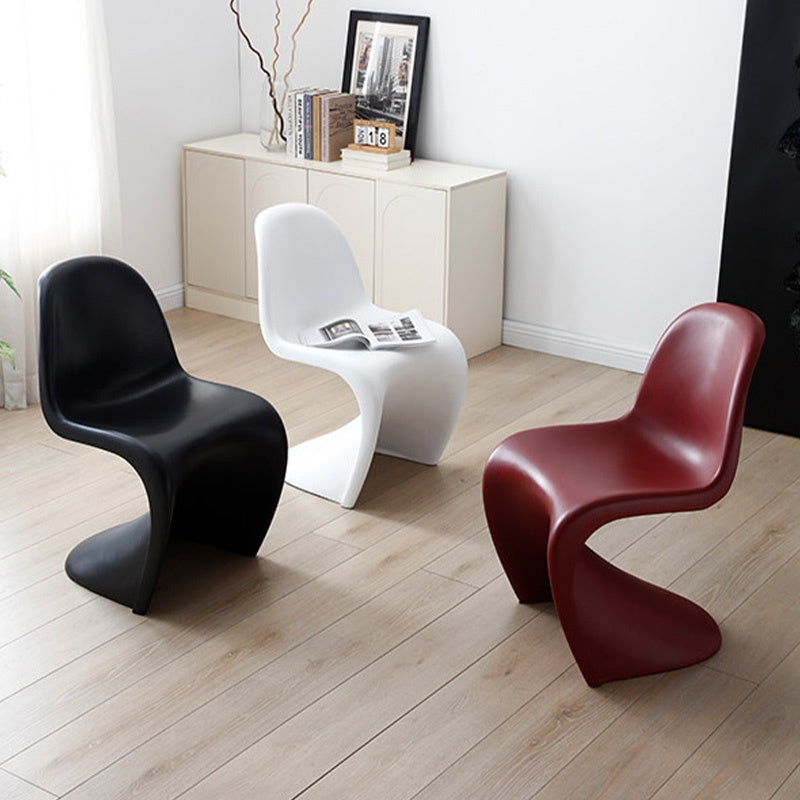 繊維強化プラスチック 椅子 パントンチェア Panton Chair デザイナーズチェア 異形チェア モダン 北欧風 おしゃれ ラグジュアリー 赤 レッド 黒 ブラック 白 ホワイト 造形美 クリエイティブ ダイニングチェア 書斎チェア インテリア家具 FRP