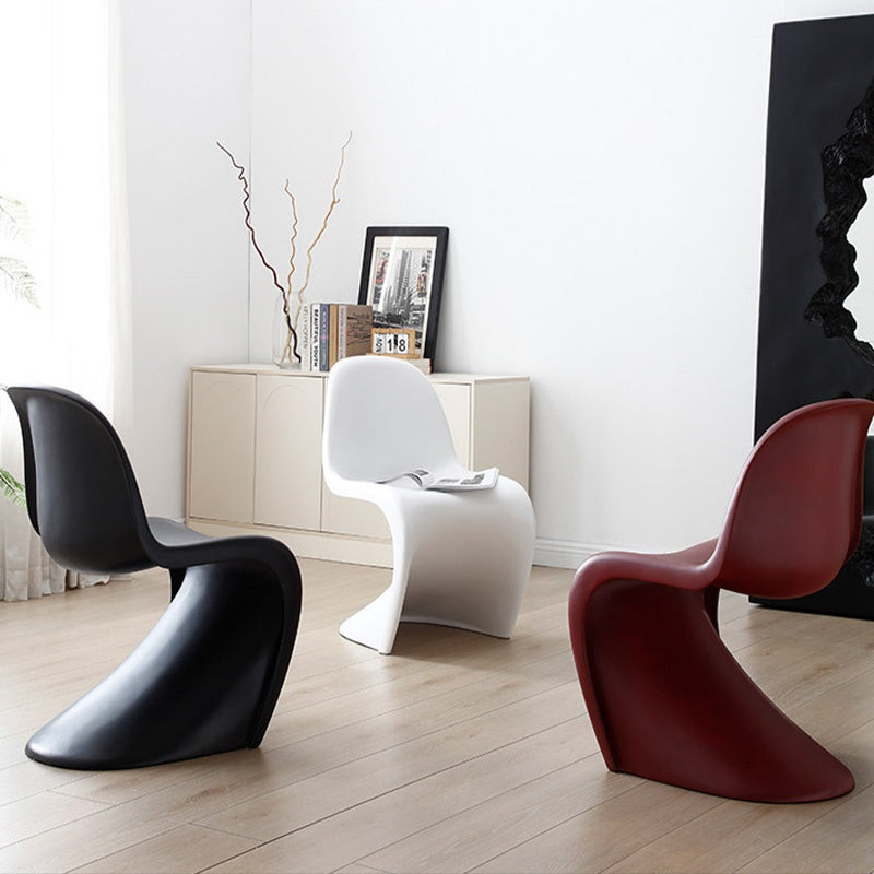 繊維強化プラスチック 椅子 パントンチェア Panton Chair デザイナーズチェア 異形チェア モダン 北欧風 おしゃれ ラグジュアリー 赤 レッド 黒 ブラック 白 ホワイト 造形美 クリエイティブ ダイニングチェア 書斎チェア インテリア家具 FRP