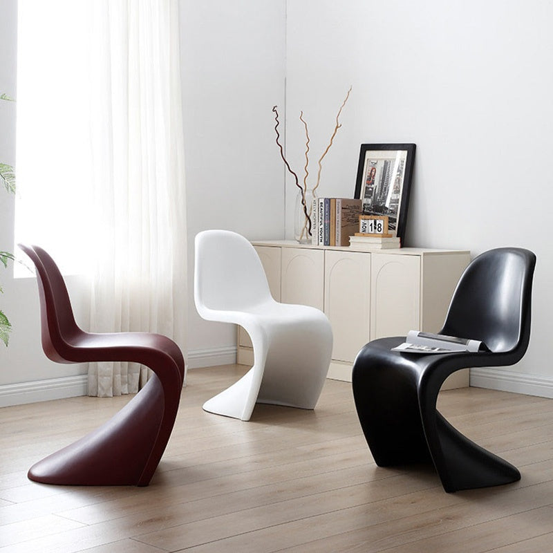 繊維強化プラスチック 椅子 パントンチェア Panton Chair デザイナーズチェア 異形チェア モダン 北欧風 おしゃれ ラグジュアリー 赤 レッド 黒 ブラック 白 ホワイト 造形美 クリエイティブ ダイニングチェア 書斎チェア インテリア家具 FRP