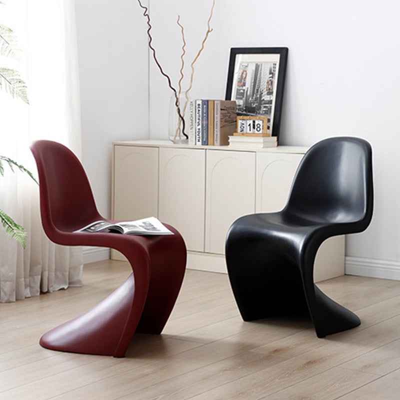 繊維強化プラスチック 椅子 パントンチェア Panton Chair デザイナーズチェア 異形チェア モダン 北欧風 おしゃれ ラグジュアリー 赤 レッド 黒 ブラック 白 ホワイト 造形美 クリエイティブ ダイニングチェア 書斎チェア インテリア家具 FRP