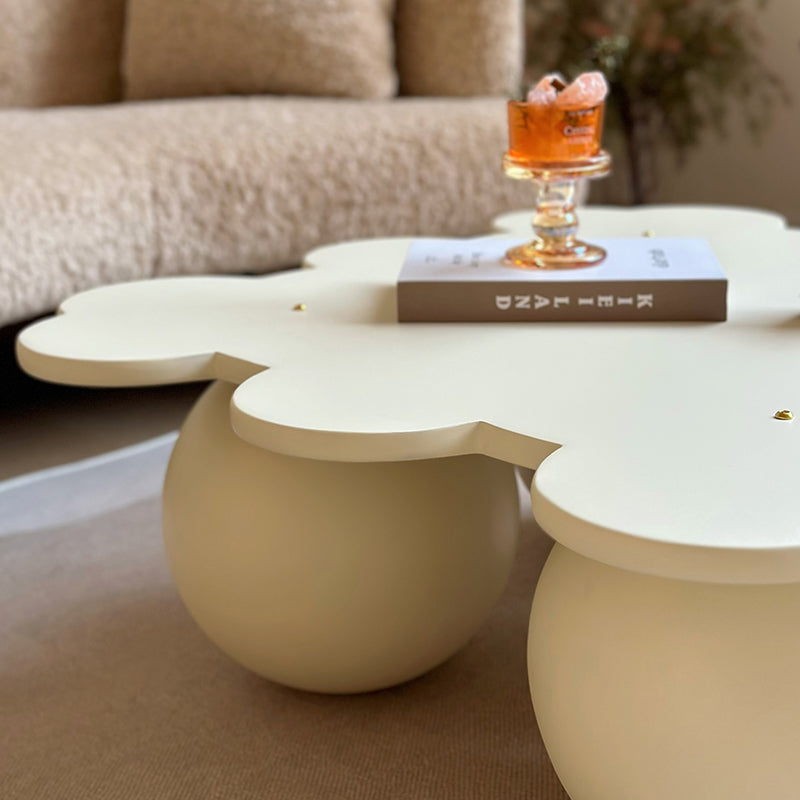 Casaconer | センターテーブル・花型デザイン・幅85cm・ローテーブル・ロースタイル・丸脚・モダン・リビング・おしゃれ・艶消し・2色選択