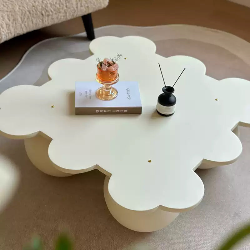 Casaconer | センターテーブル・花型デザイン・幅85cm・ローテーブル・ロースタイル・丸脚・モダン・リビング・おしゃれ・艶消し・2色選択