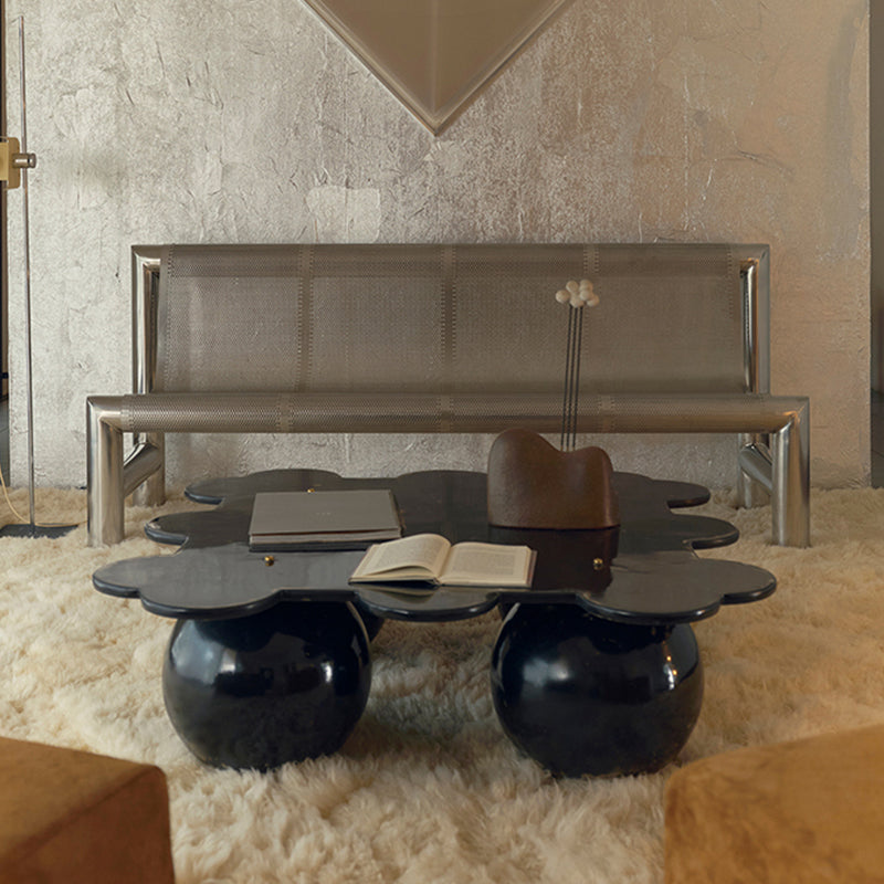 Casaconer | センターテーブル・花型デザイン・幅85cm・ローテーブル・ロースタイル・丸脚・モダン・リビング・おしゃれ・艶消し・2色選択