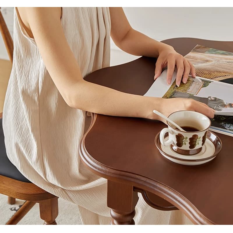 Casaconer | ダイニングテーブル・丸型・天然木製・直径100cm・高さ73cm・2人掛け/4人掛け・アンティーク調・波型天板・クラシックデザイン・ブラック/胡桃色