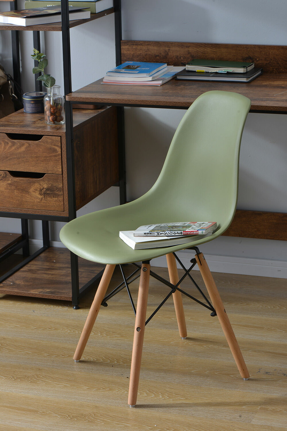 【アボカドグリーン座面＆ナチュラル脚】ダイニングチェア 2脚セット イームズチェア オフィス 会議室 来客用 テレワーク 在宅勤務 DSW イームズ椅子 チェア イームズチェアー 木脚 椅子 おしゃれ 北欧 シンプル デザイン