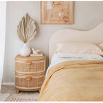 サイドテーブル,ナイトテーブル,ラタン,収納,リビング,寝室,ベッドルーム,木製,ナチュラル,角丸のデザイン